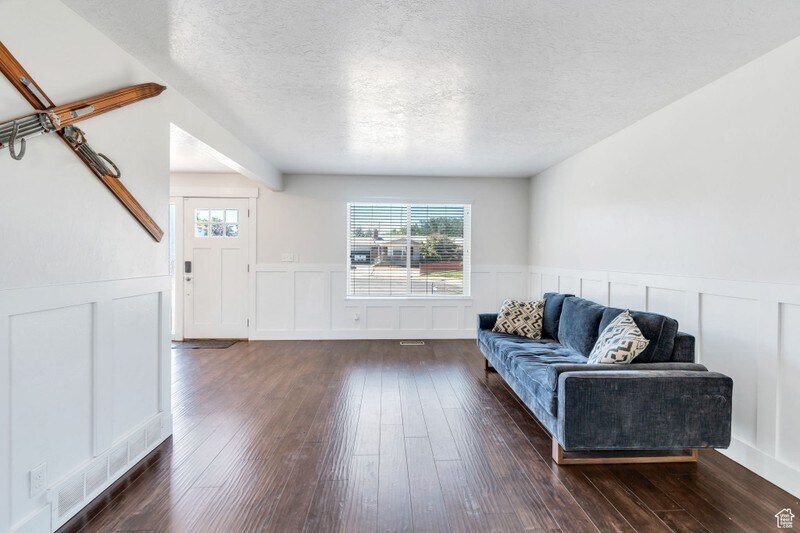 Building Photo - 2063 E Kane Cir
