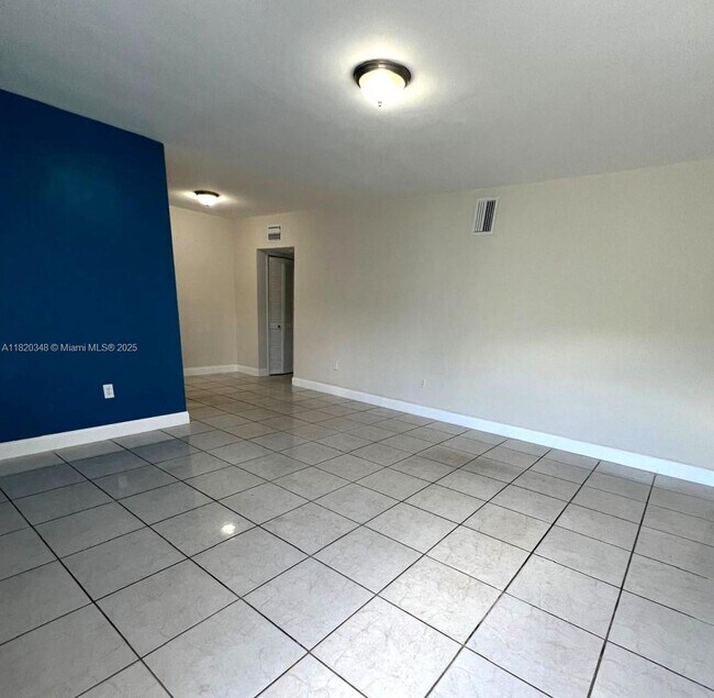 Building Photo - 8271 Crespi Blvd
