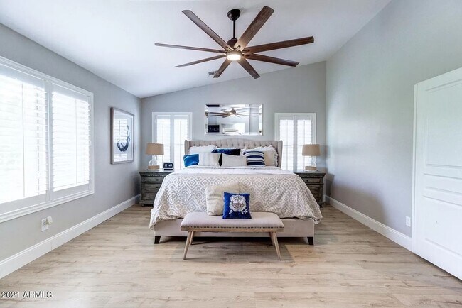 Building Photo - Luxurious 5BR Home in Award-Winning Power ...