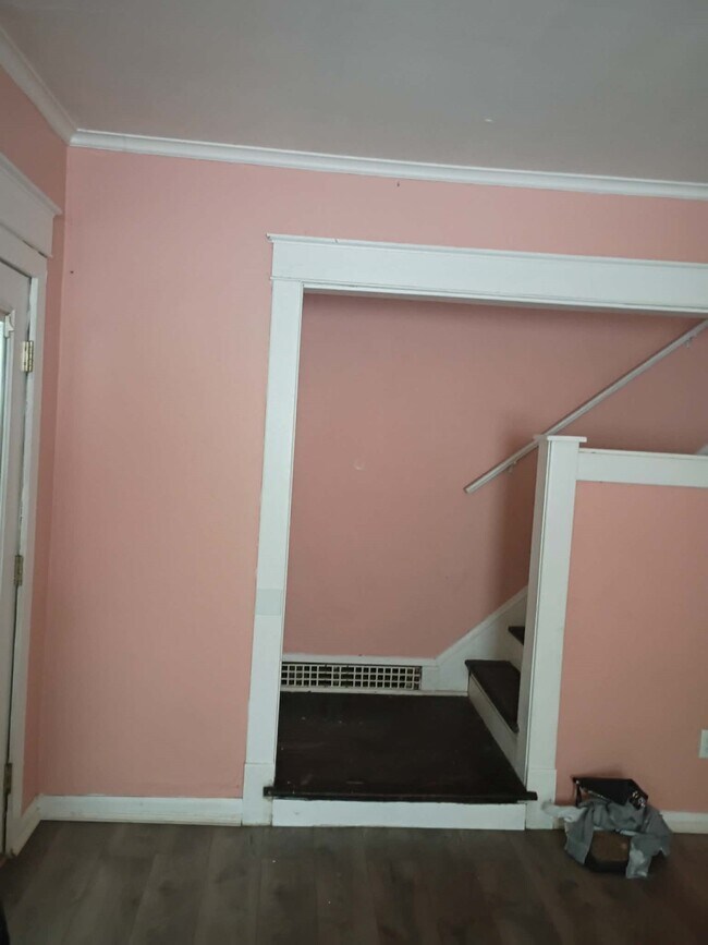 Building Photo - 615 Prouty Ave