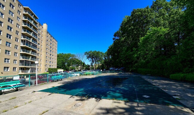 Building Photo - Park Royal - 4E