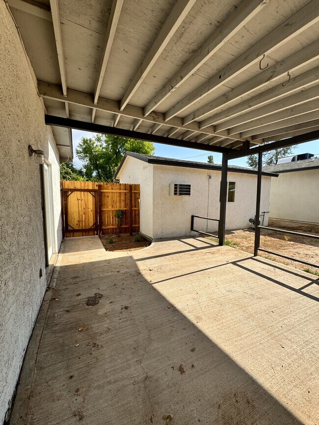 Building Photo - 2718 N Greenfield Rd