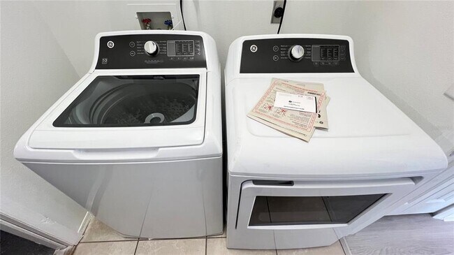 Building Photo - 123 Jaybee Ave