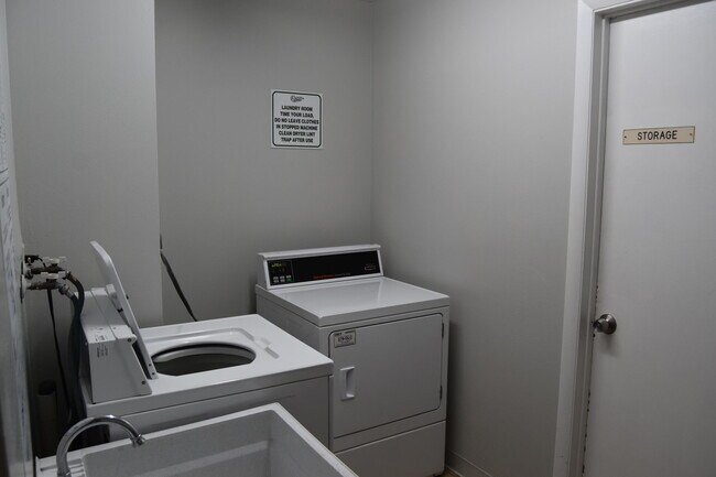 Building Photo - 1238 Hillsboro Mile