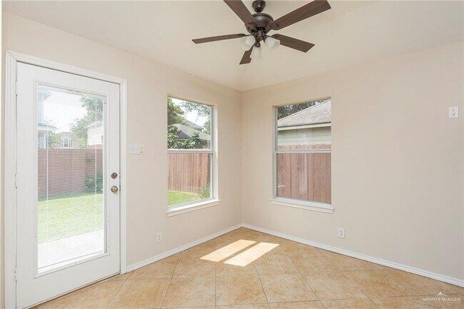 Building Photo - 4202 Santa Marina St