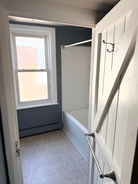 Building Photo - 1212 E Philadelphia Ave