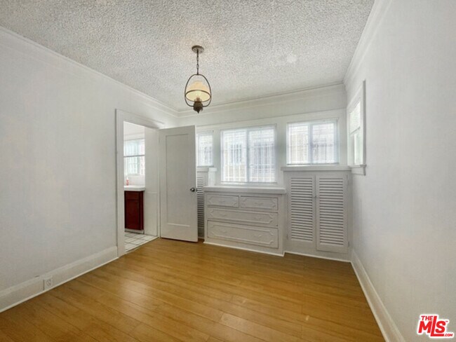 Building Photo - 4919 Elmwood Ave