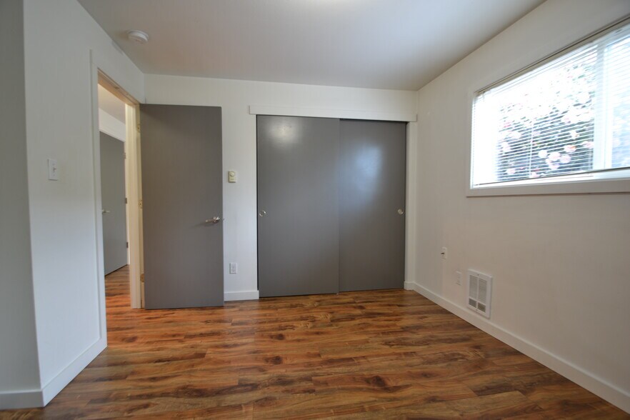 Building Photo - 3017 NE 140th St