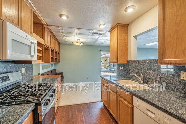 Building Photo - 221 Palo Verde Terrace