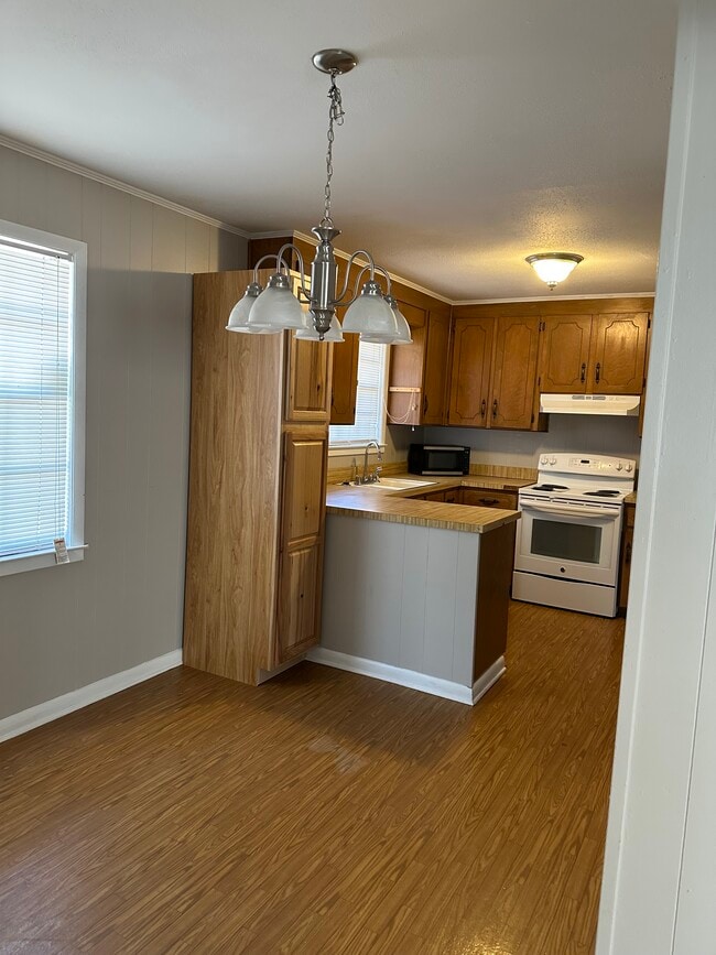 Building Photo - 2211 Shannondoah Dr