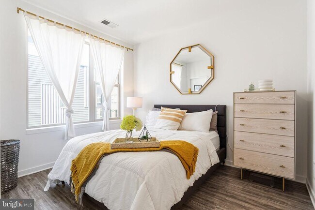 Building Photo - 2006 Northbank Pl