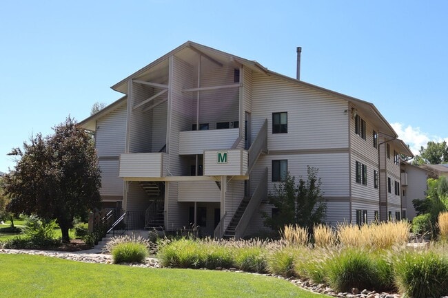 Building Photo - Bright Top Floor 1-Bedroom Near CSU + $200...