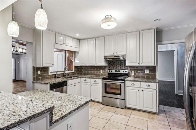 Building Photo - 2050 Mercer Ave