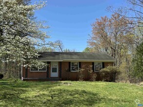 Building Photo - 3595 Garth Rd
