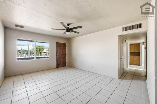 Building Photo - 4Bed/2Bath House at Glendale Ave/19th Ave! Ready for Immediate Move-In! – RV GATE! NO HOA!