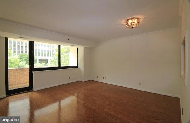 Building Photo - 1805 Crystal Dr