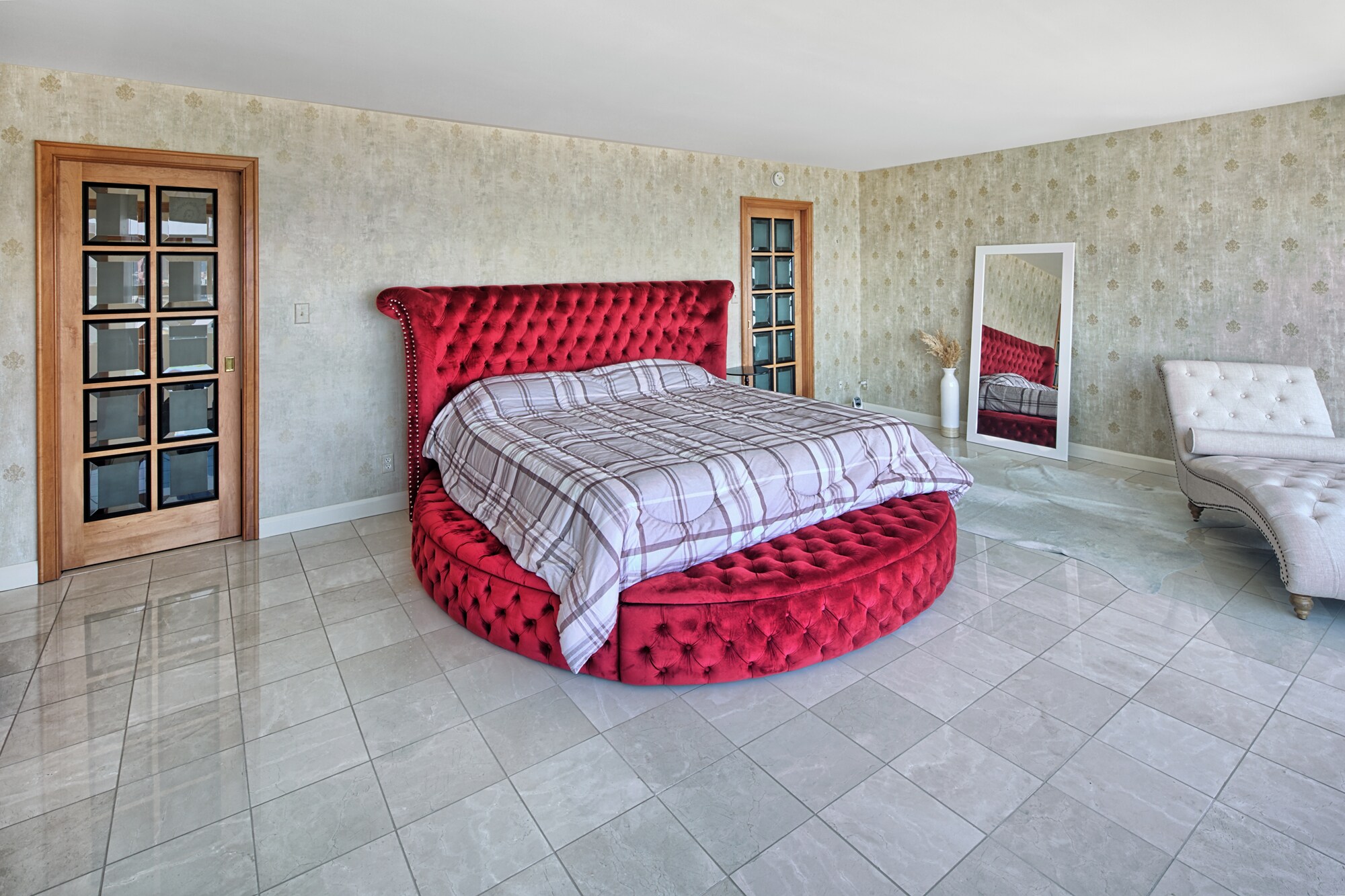 Building Photo - 6050 Boulevard E