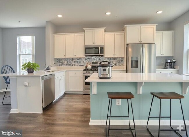 Building Photo - 352 Dawson Pl