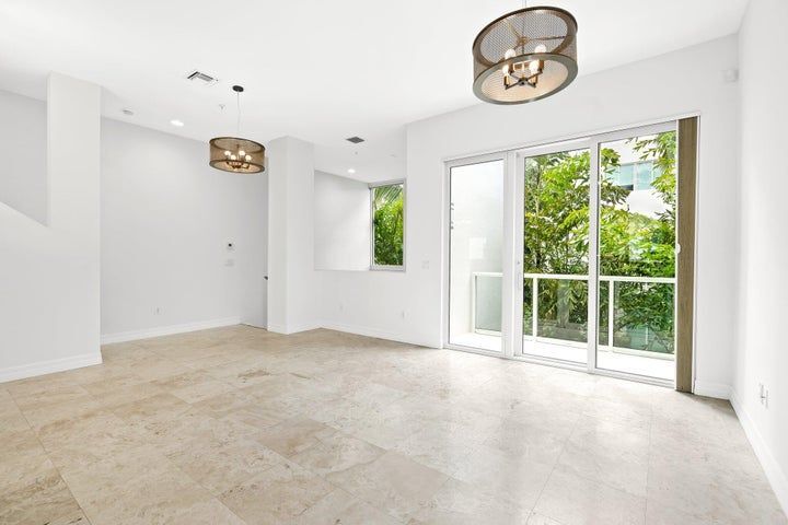 Building Photo - 775 NE 4th Ave