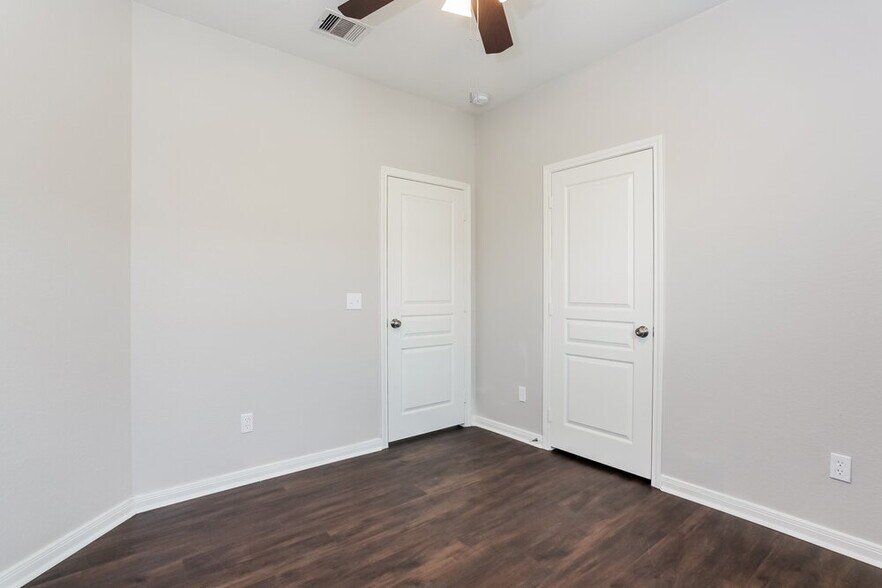 Building Photo - 6627 Dayridge Ln