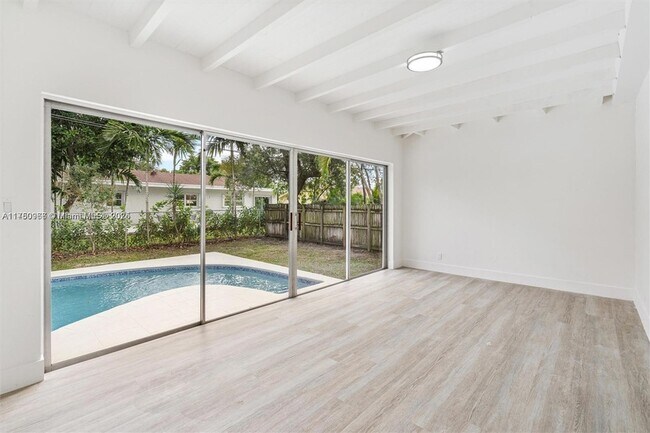 Building Photo - 10845 Peachtree Dr