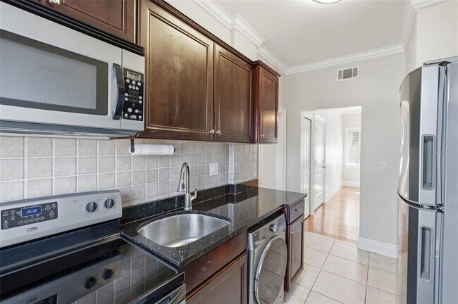 Building Photo - 2117 W Dekle Ave