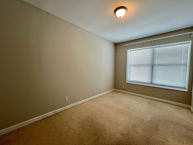 Building Photo - 5653 Waterman Blvd