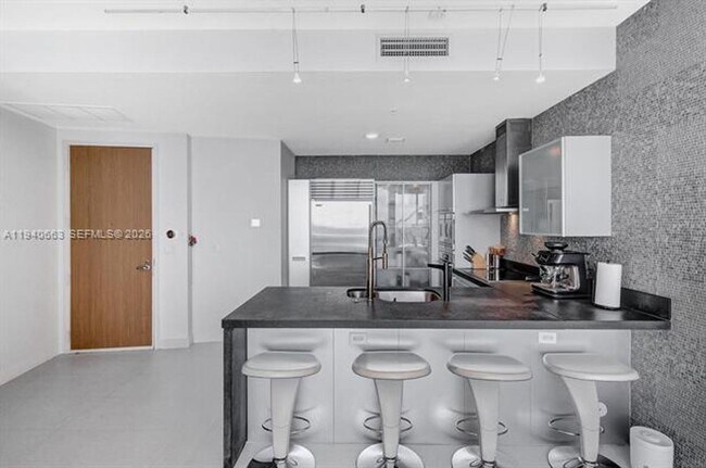 Building Photo - 18201 Collins Ave