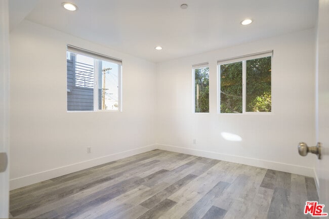 Building Photo - 1107 Carmona Ave