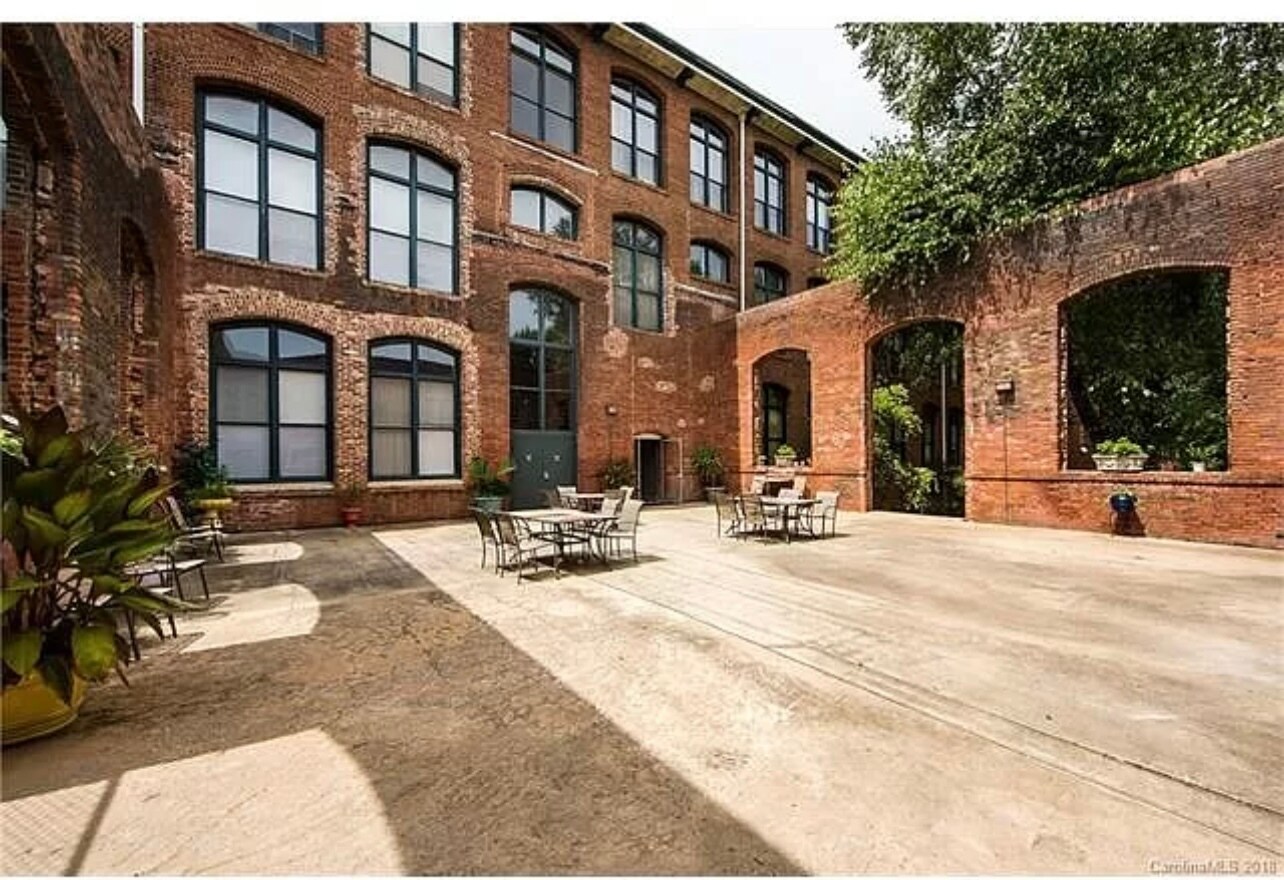 Patio - 201 S Hoskins Rd