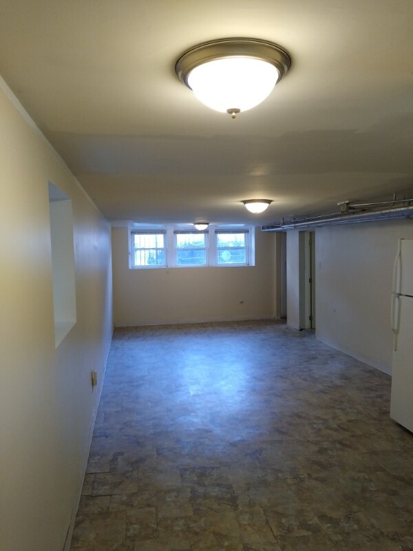 Building Photo - 1137 S Mason Ave