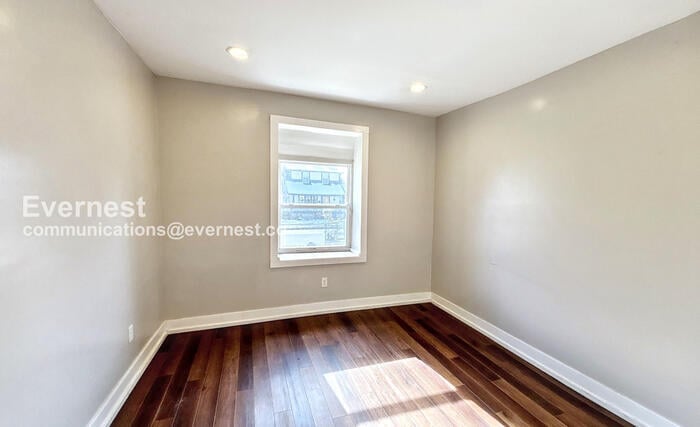 Building Photo - 1494 Manchester Ave