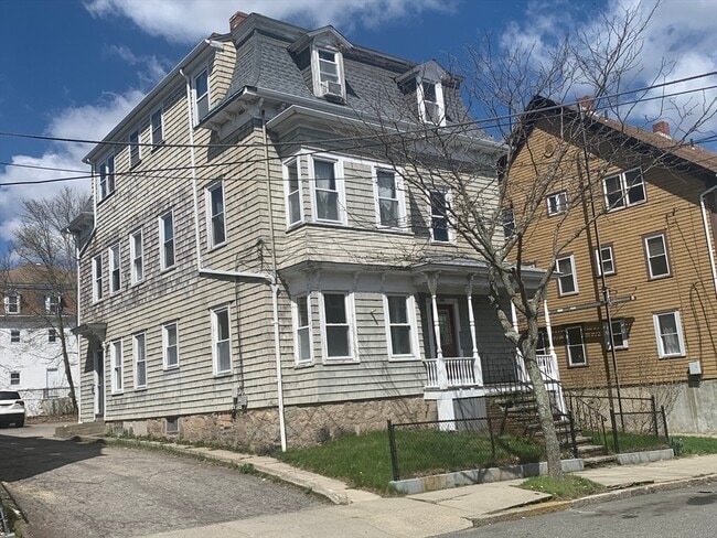 Building Photo - 549 4th St