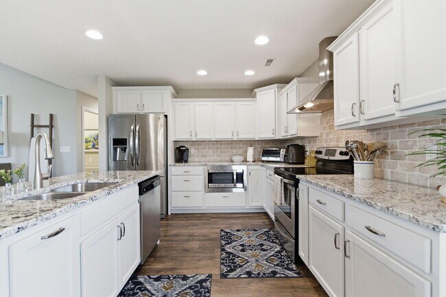 Building Photo - 3805 Flatwater Dr
