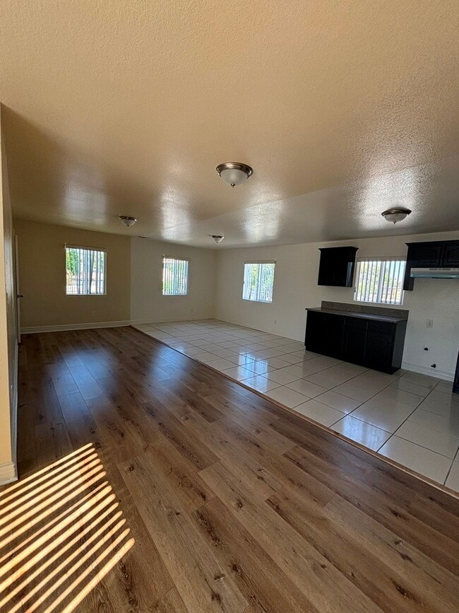 Building Photo - 830-828 W 71st St