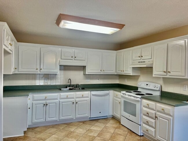 Building Photo - 7 Clarendon Pl