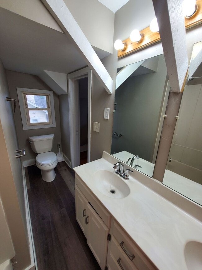 Building Photo - 3 Bedroom Duplex