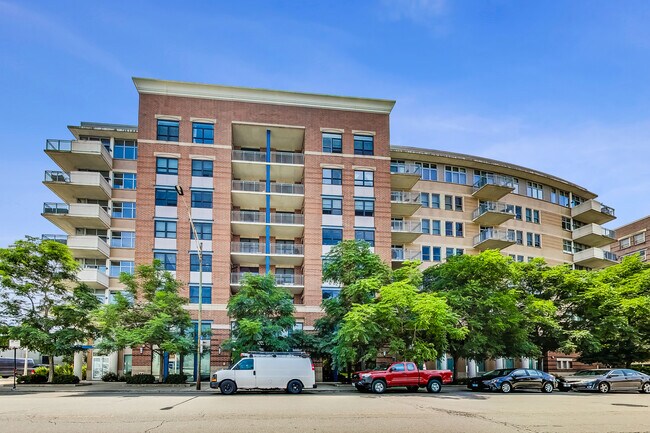 Primary Photo - 511 W Division St