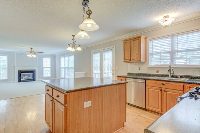 Building Photo - 2112 Echo Glen Ln