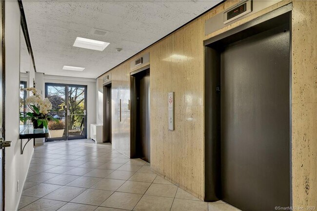 Building Photo - 2625 Park Ave