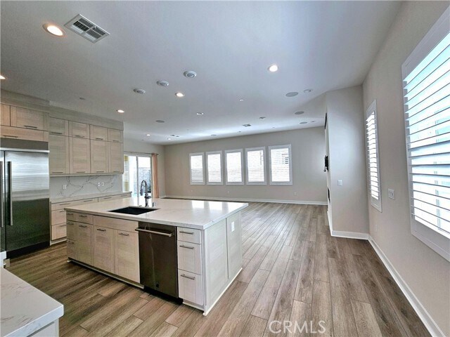 Building Photo - 310 Brackens