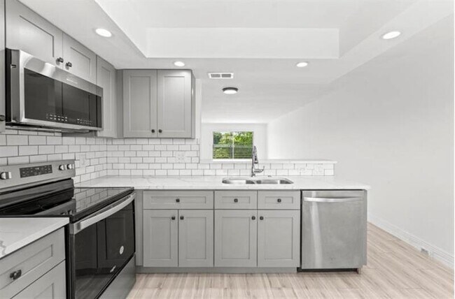 Building Photo - 2304 Lucaya Ln