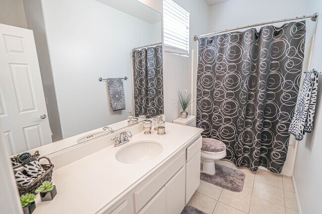 Building Photo - Fully Furnished House - Short Term Lease -...