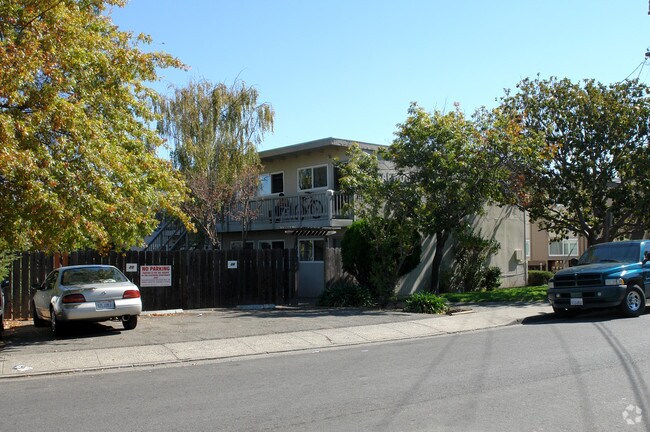 Primary Photo - 1320 Leafwood Dr