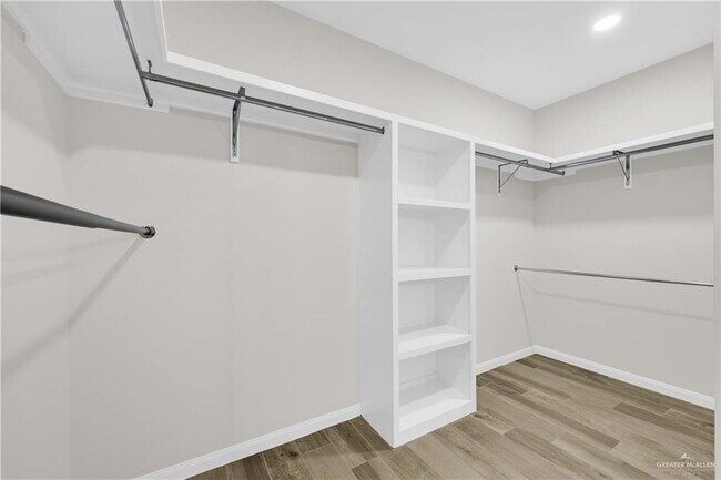 Building Photo - 22 Yarrow St