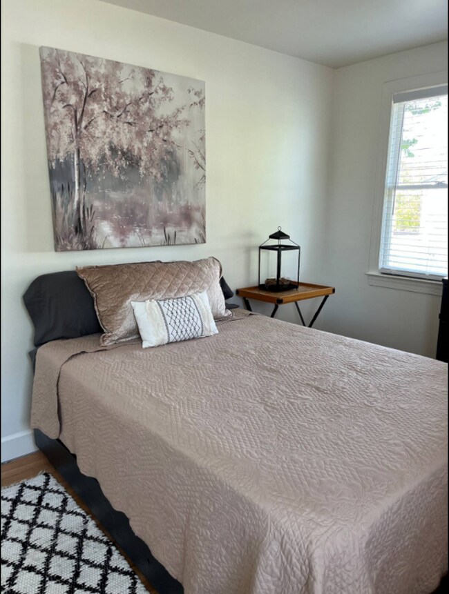 Building Photo - Elegant Downtown Augusta Cottage – Fully F...