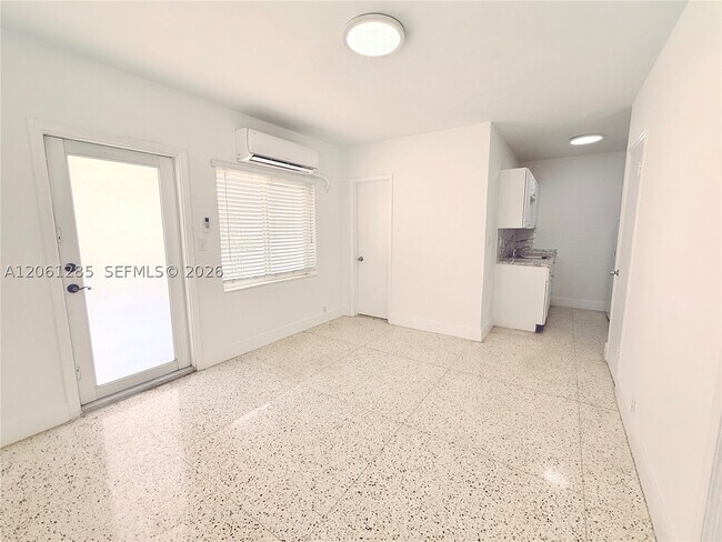 Building Photo - 7400 Harding Ave