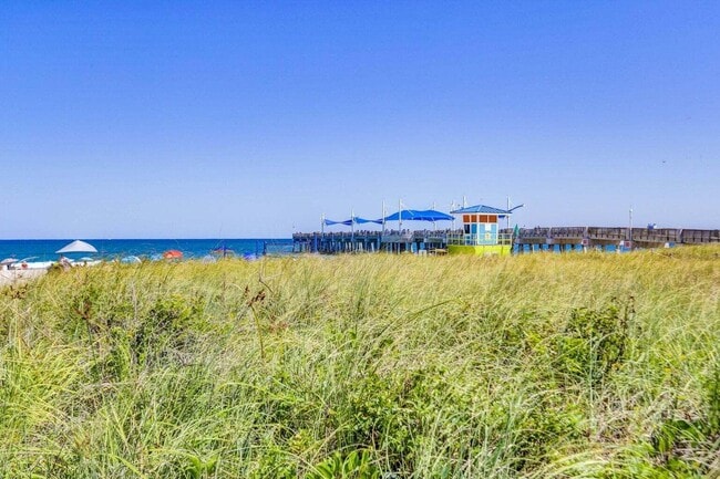 Building Photo - 100 SE 6th Ave