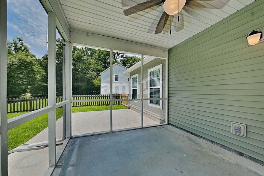 Building Photo - 5013 Springdale Dr