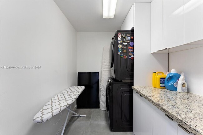 Building Photo - 3026 NE Quayside Ln